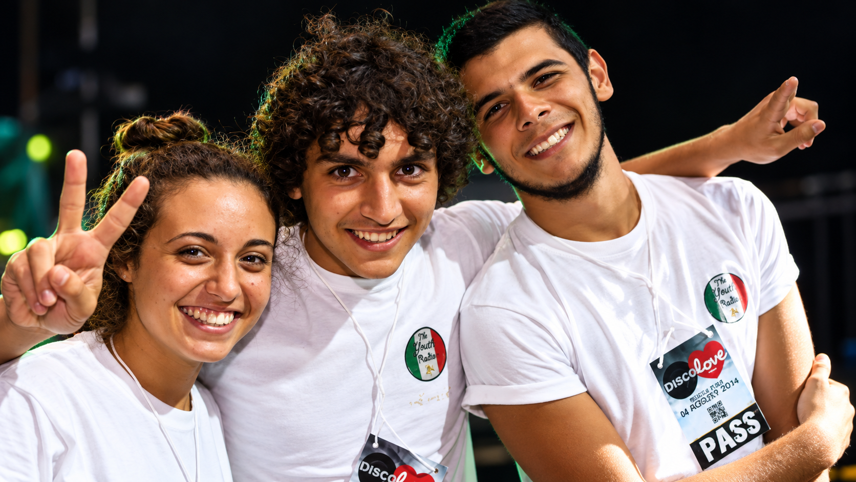 Giovani collaboratori di The Youth Radio durante un evento