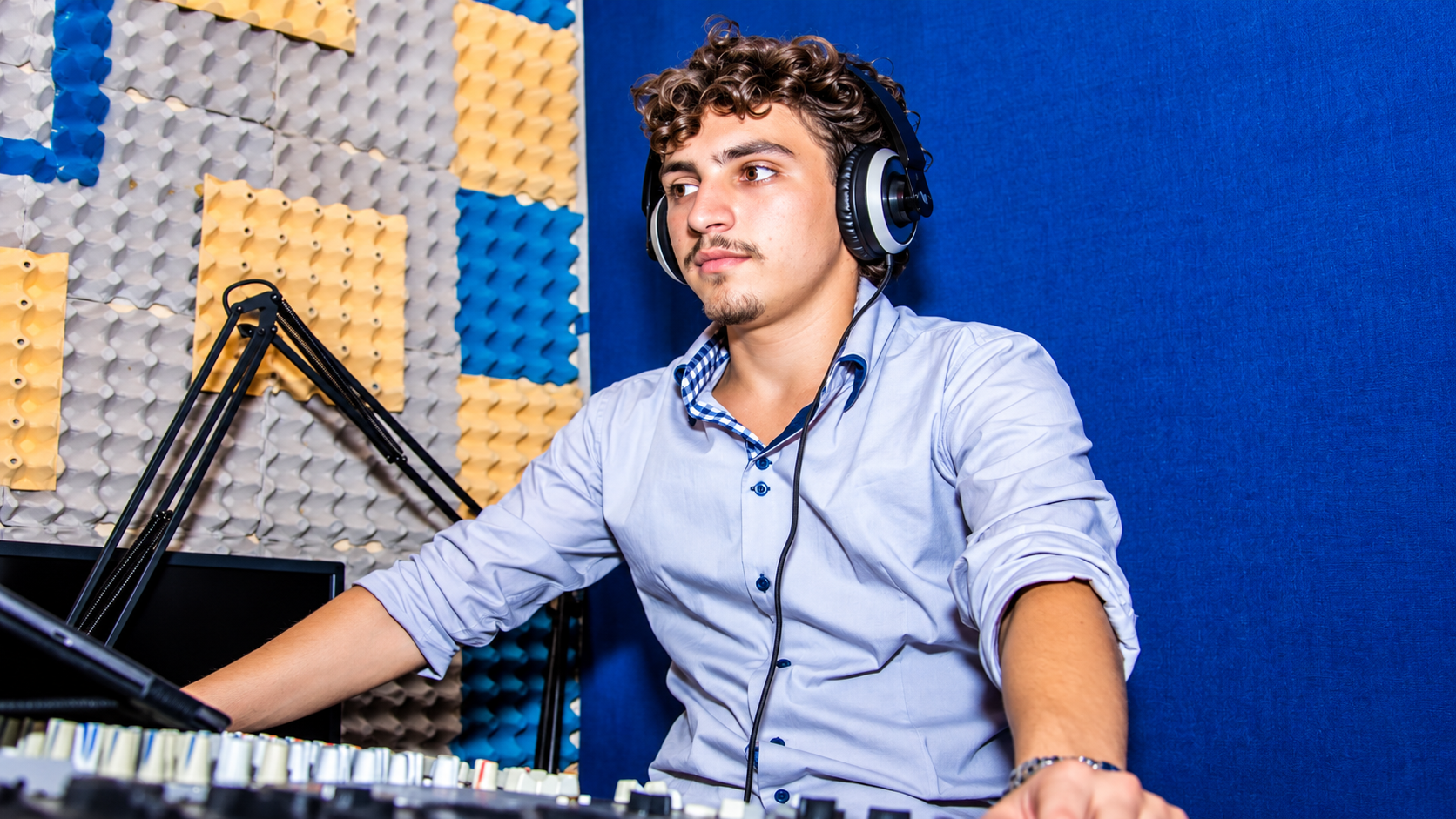 Enrico alla regia di The Youth Radio